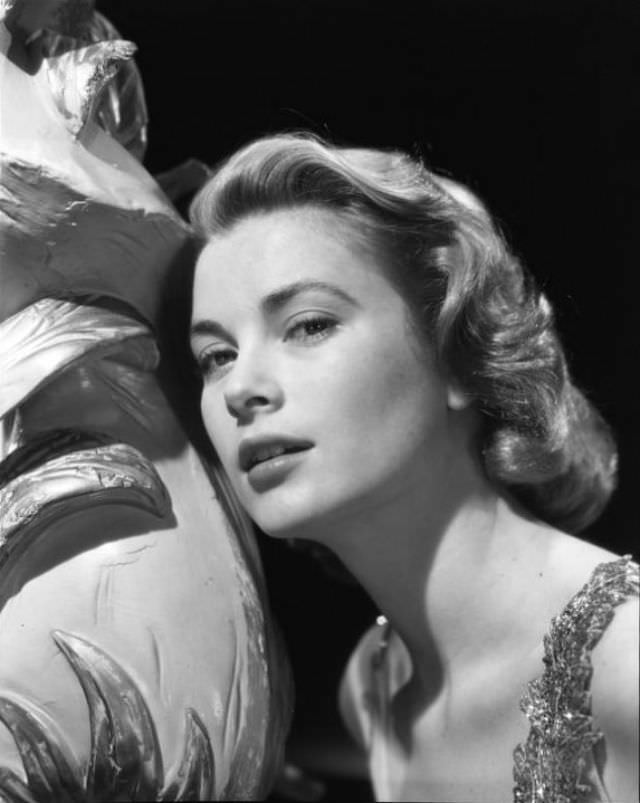 Fabulous Photos of Grace Kelly in the Classic 1955 Film ‘To Catch a Thief’
