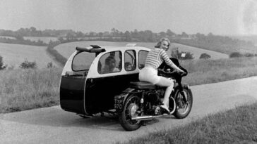 Sidecar Sleep-Ready Caravan