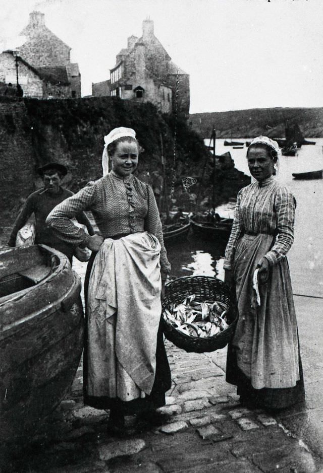 Small fish merchant in Le Conquet.