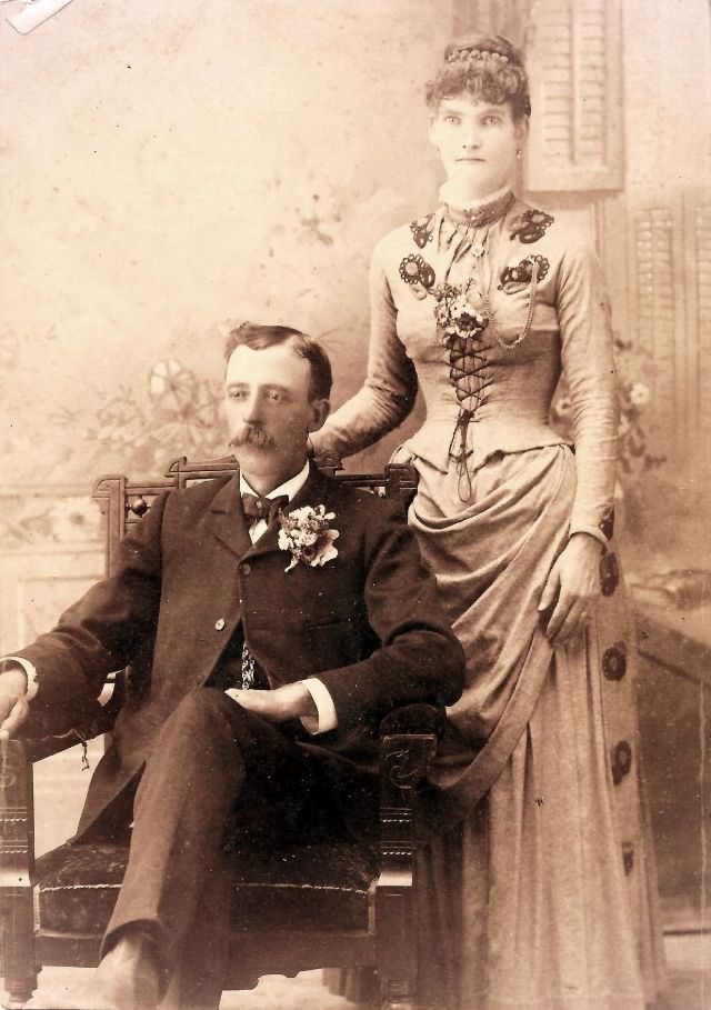 Adorable Couples from the 19th Century Captured in Charming Photos Showcasing Love