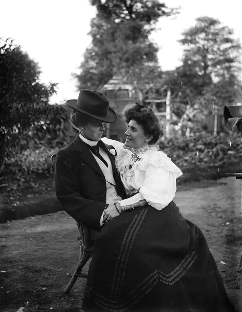 Couple seated in a garden, 1900.