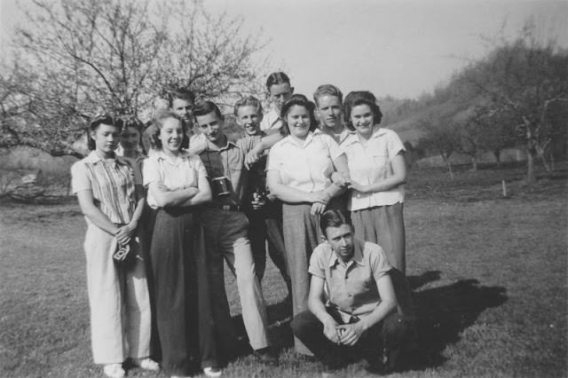 Vintage Photos that Show the Daily Life, Fashion, and Spirit of the 1940s