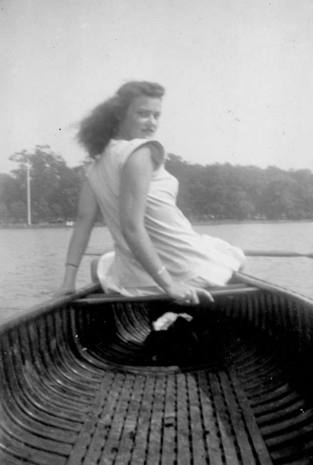 Vintage Photos that Show the Daily Life, Fashion, and Spirit of the 1940s