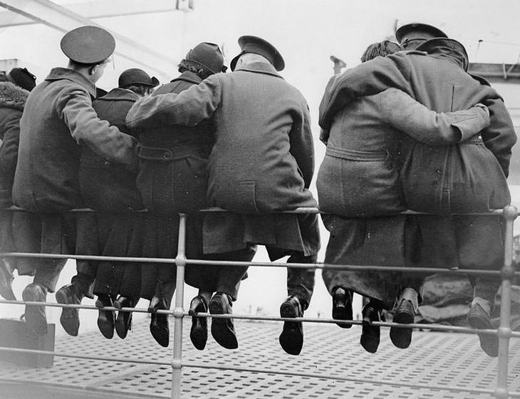 English soldiers saying goodbye, Egypt deployment, 1937.