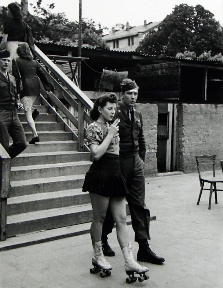 Young woman on roller skates with soldier, 1940s.