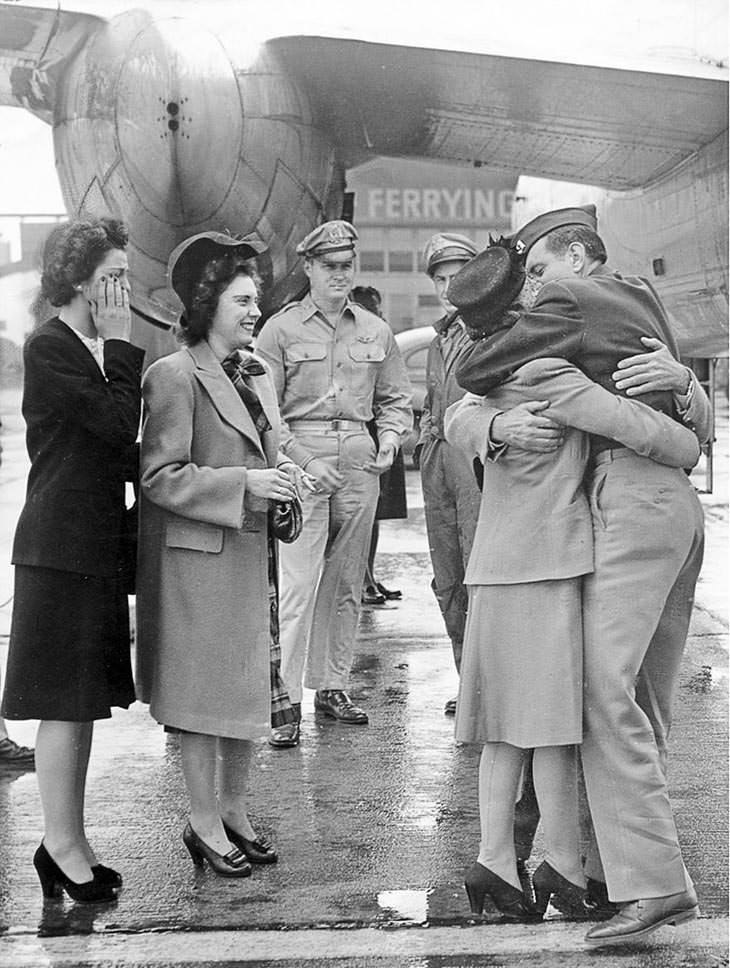 Soldier welcomed home, Long Beach Airport, 1945.