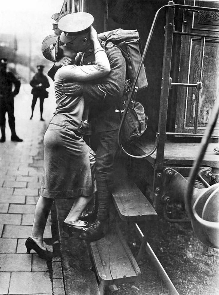 British Tommie kisses Rhineland sweetheart, Konigstein, Germany, Sept. 1929.
