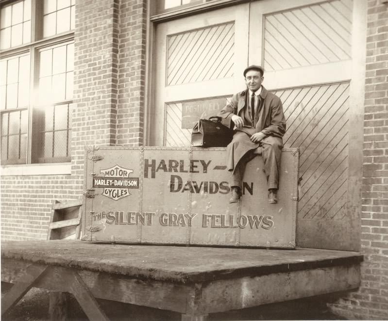 Historical Photos of Harley-Davidson Motorcycles and Production in Their Infancy from the Early 20th Century