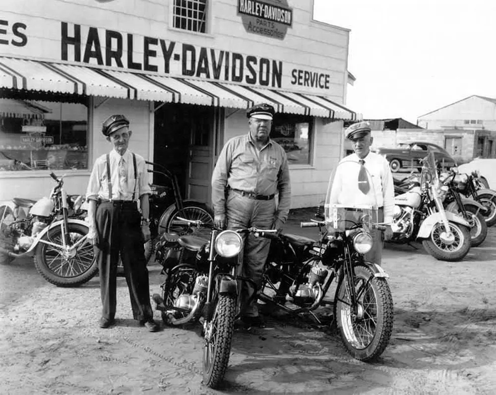 Historical Photos of Harley-Davidson Motorcycles and Production in Their Infancy from the Early 20th Century