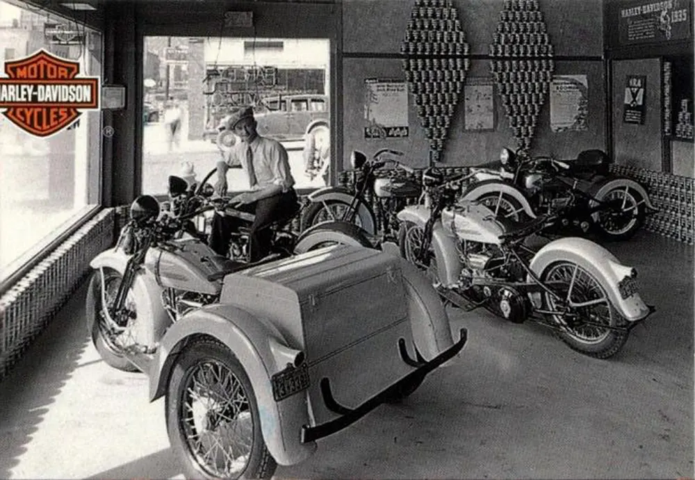 Historical Photos of Harley-Davidson Motorcycles and Production in Their Infancy from the Early 20th Century