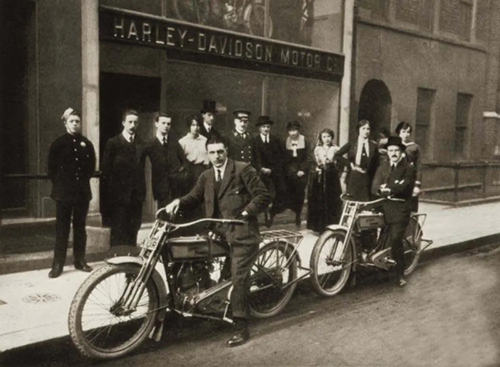 Historical Photos of Harley-Davidson Motorcycles and Production in Their Infancy from the Early 20th Century