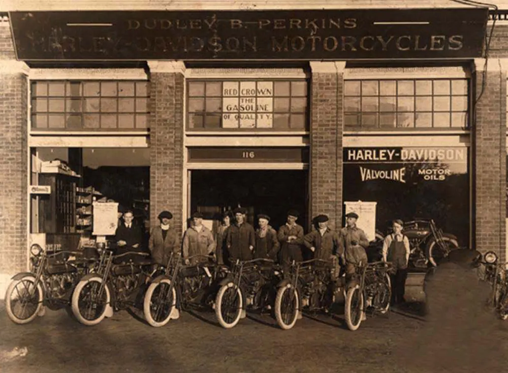 Historical Photos of Harley-Davidson Motorcycles and Production in Their Infancy from the Early 20th Century