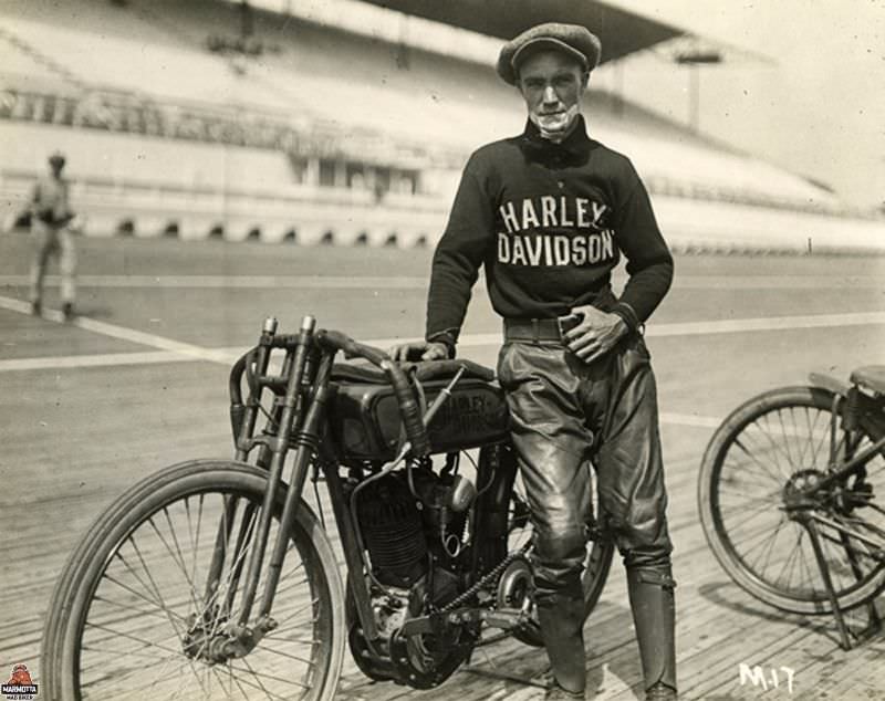 Historical Photos of Harley-Davidson Motorcycles and Production in Their Infancy from the Early 20th Century