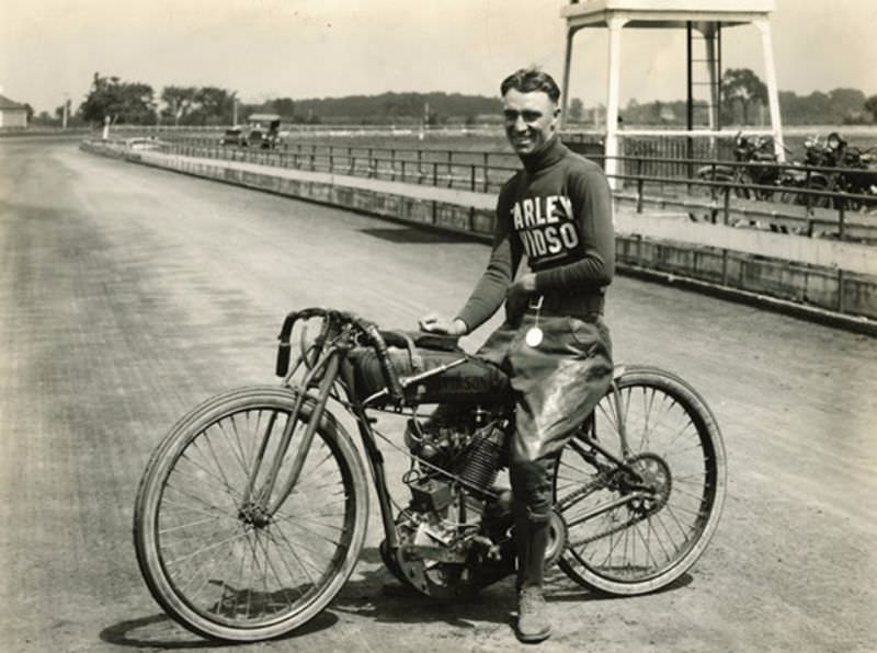 Historical Photos of Harley-Davidson Motorcycles and Production in Their Infancy from the Early 20th Century