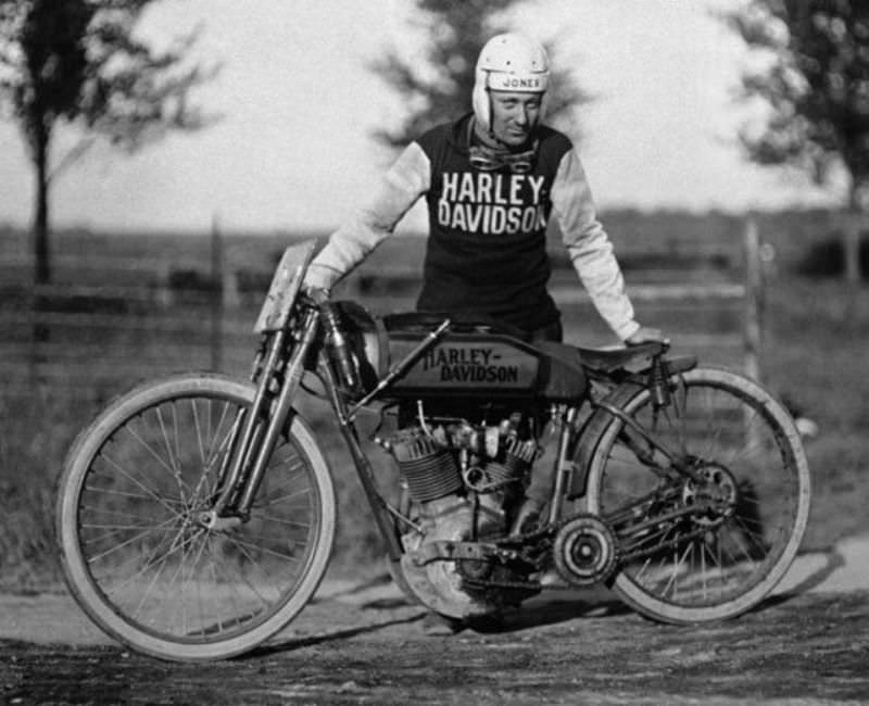 Historical Photos of Harley-Davidson Motorcycles and Production in Their Infancy from the Early 20th Century