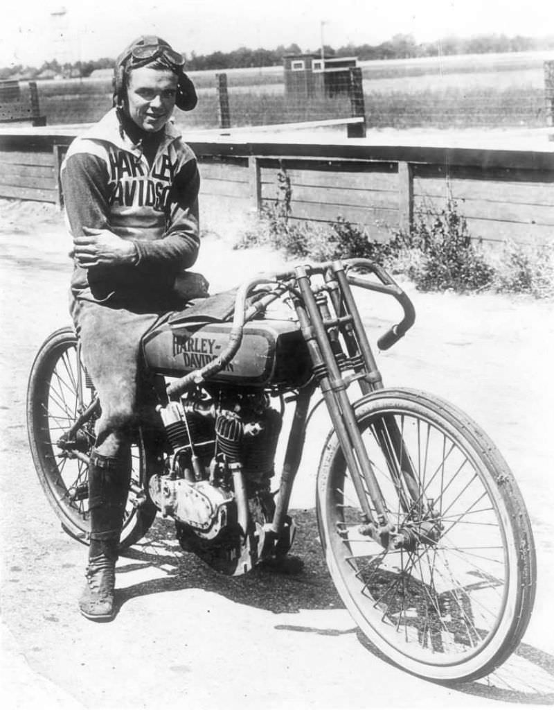 Historical Photos of Harley-Davidson Motorcycles and Production in Their Infancy from the Early 20th Century