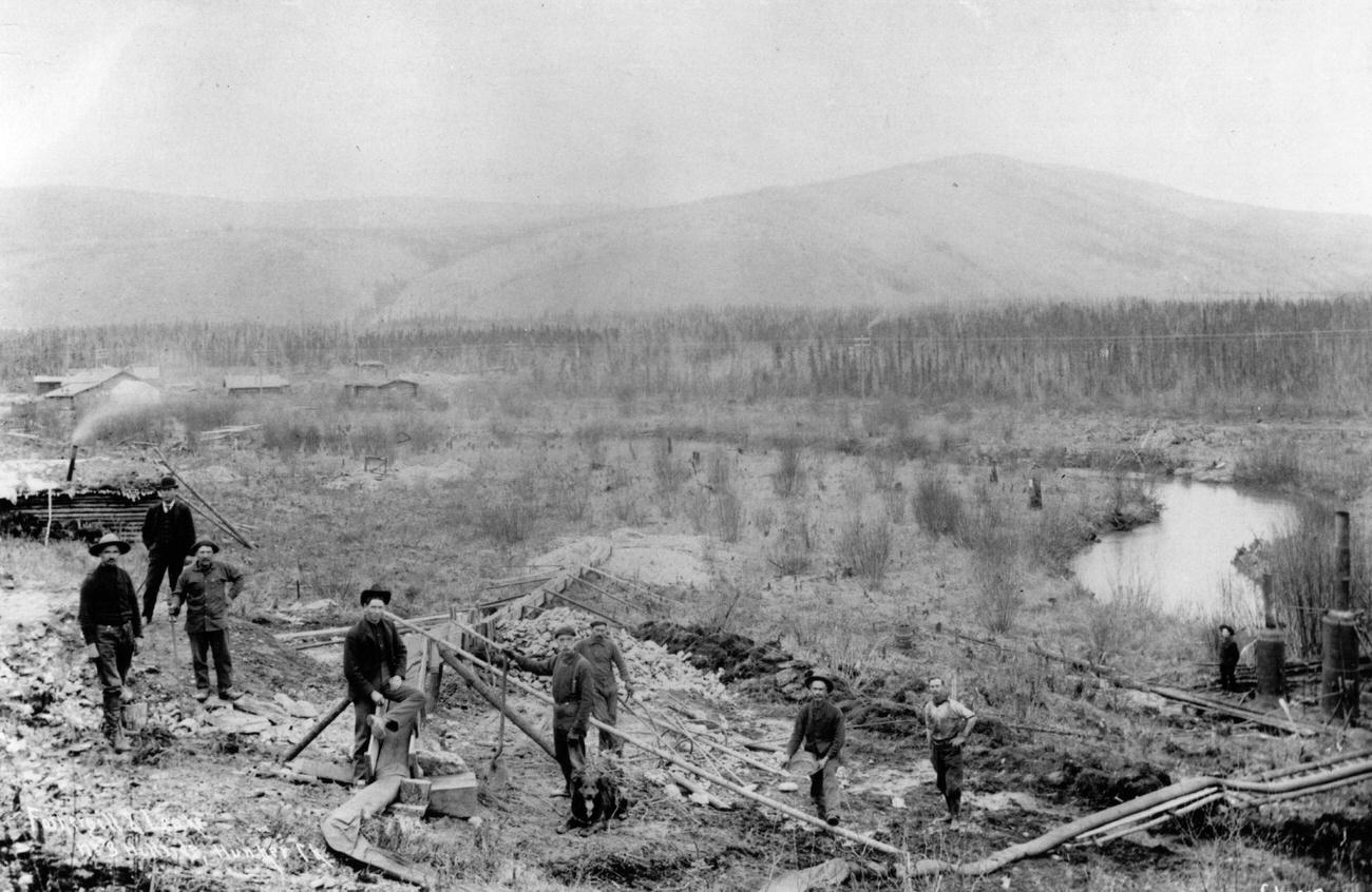 A group of gold prospectors in Hunker Creek, Klondike, 1898.