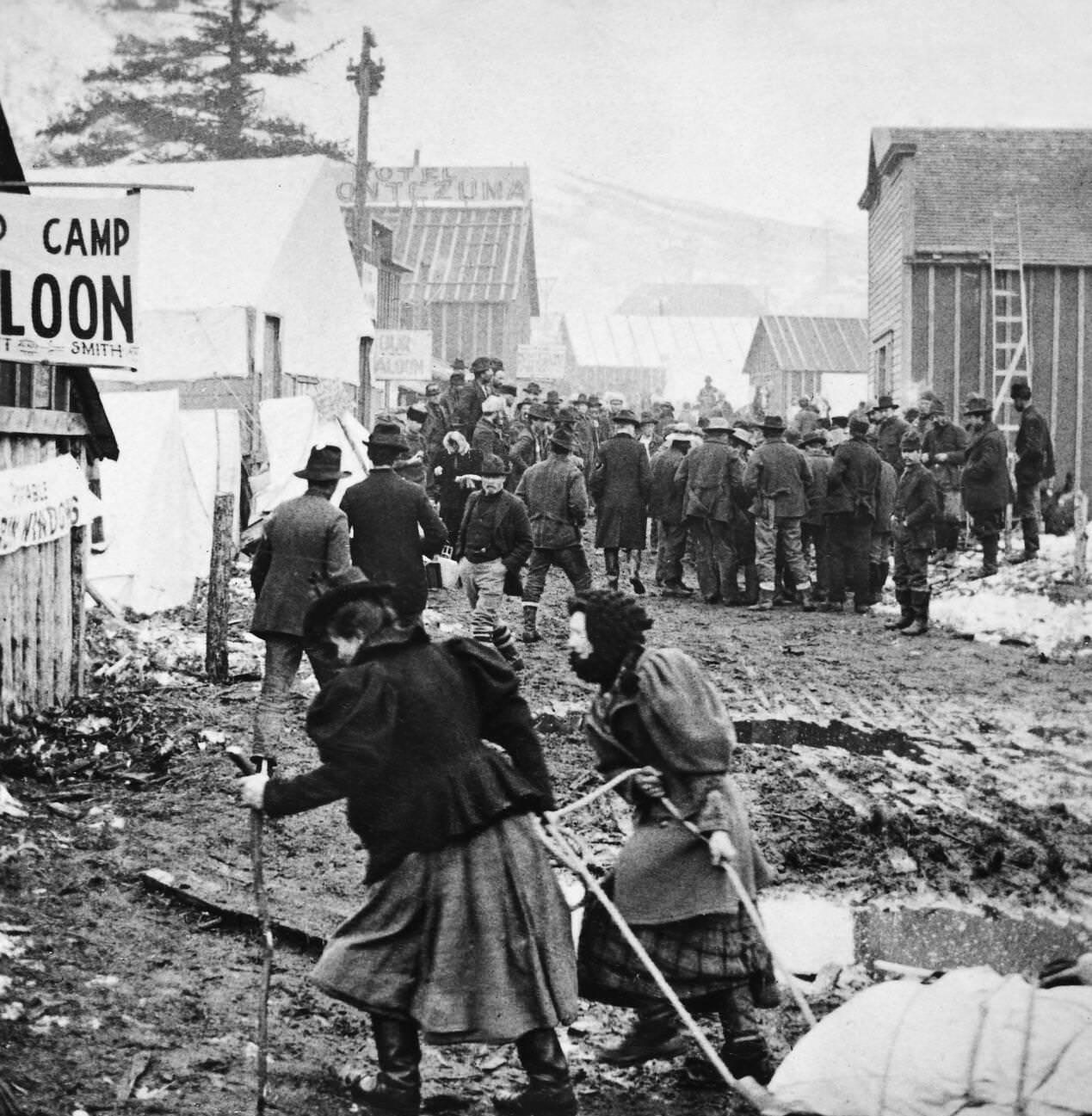 Women prospectors en route to the goldfields in Yukon Territory, Canada, circa 1898.