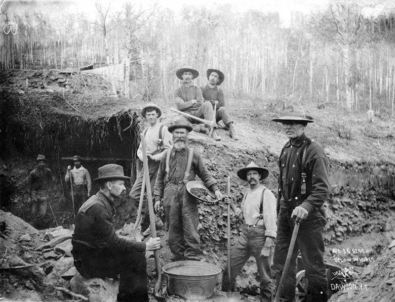 Miners at work in Hunker Creek, Yukon Territory, 1898.