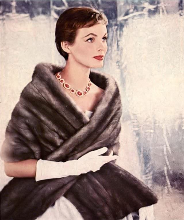 Linda Harper in an EMBA Lutetia natural gunmetal mink stole by Christian Dior-New York, 1955.