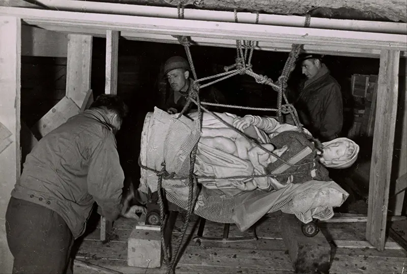 Stephen Kovalyak, George Stout, Thomas Carr Howe transporting Michelangelo’s Madonna and Child, July 9, 1945.