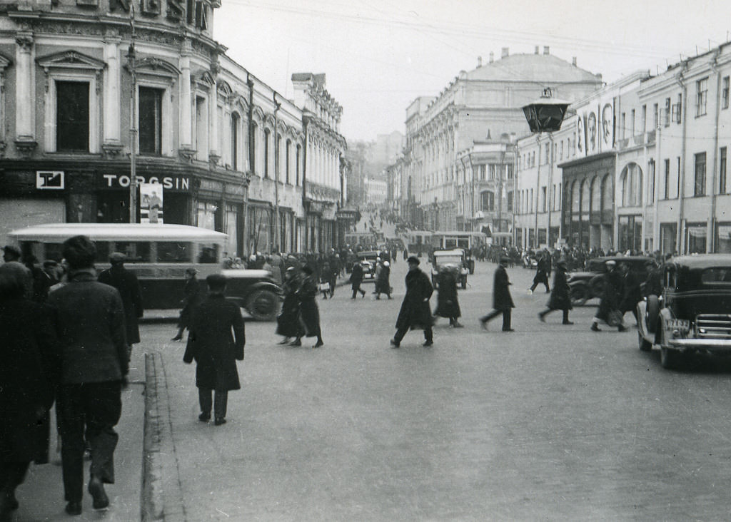 1930s Moscow Through the Lens of Eirik Sundvor: A Norwegian Journalist's Perspective