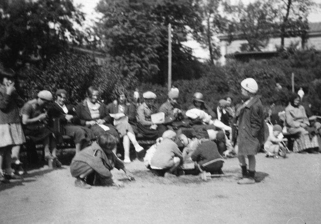 1930s Moscow Through the Lens of Eirik Sundvor: A Norwegian Journalist's Perspective