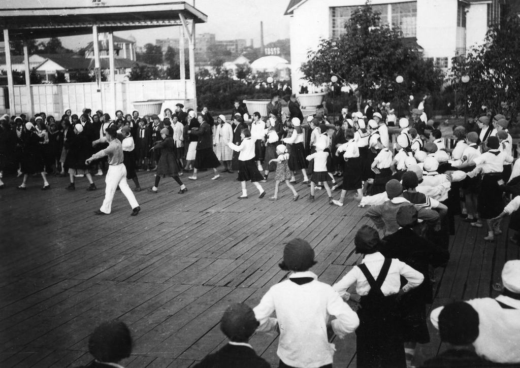 1930s Moscow Through the Lens of Eirik Sundvor: A Norwegian Journalist's Perspective