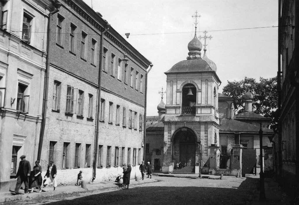 1930s Moscow Through the Lens of Eirik Sundvor: A Norwegian Journalist's Perspective