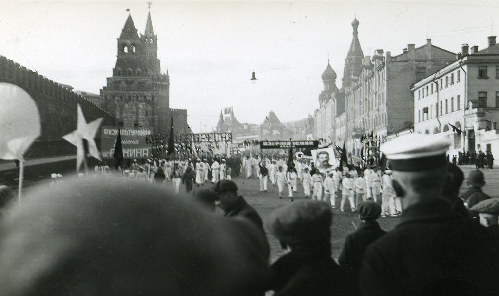 1930s Moscow Through the Lens of Eirik Sundvor: A Norwegian Journalist's Perspective