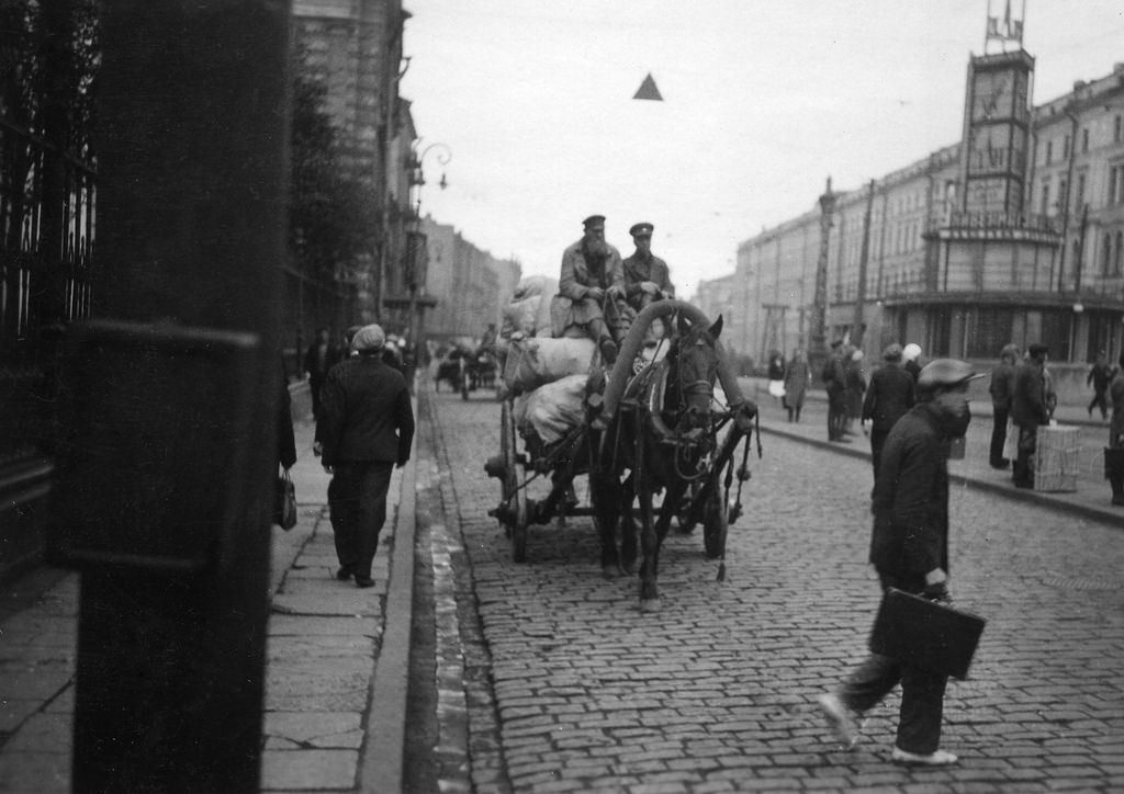 1930s Moscow Through the Lens of Eirik Sundvor: A Norwegian Journalist's Perspective