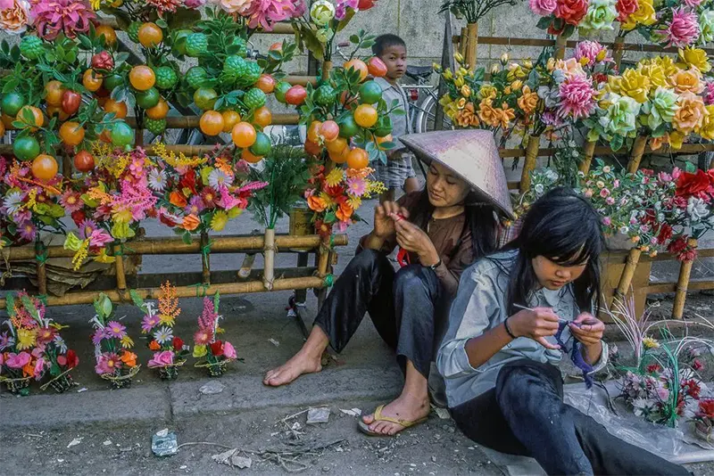 Flower girls at My Tho marketplace, Dinh Tuong Province, 1969.