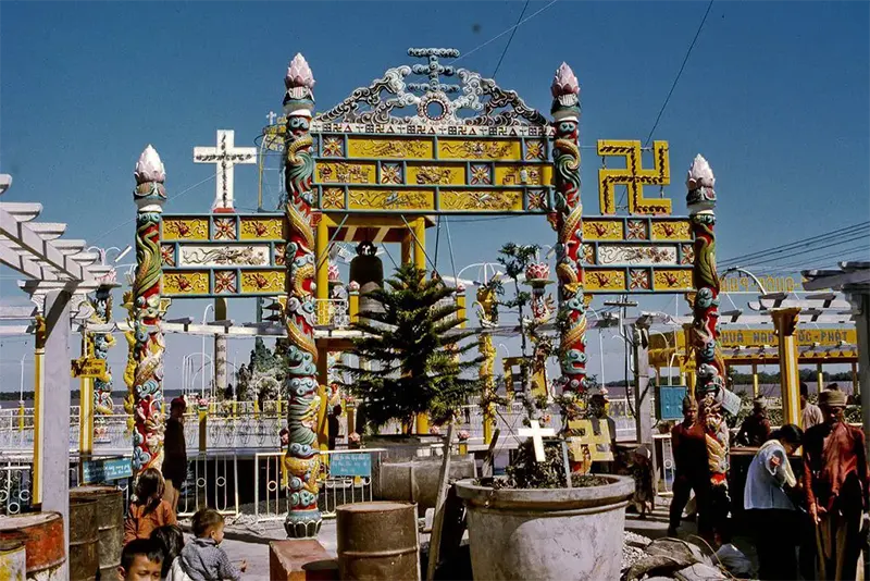 Entrance to Coconut Monk's complex, "floating" refuge, 1969.