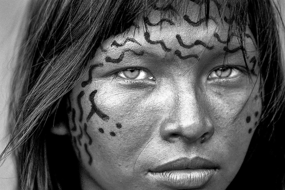 Penha Goez's 1997 Portraits Revealing the Life of a 22-Year-Old Amazonian Tribeswoman