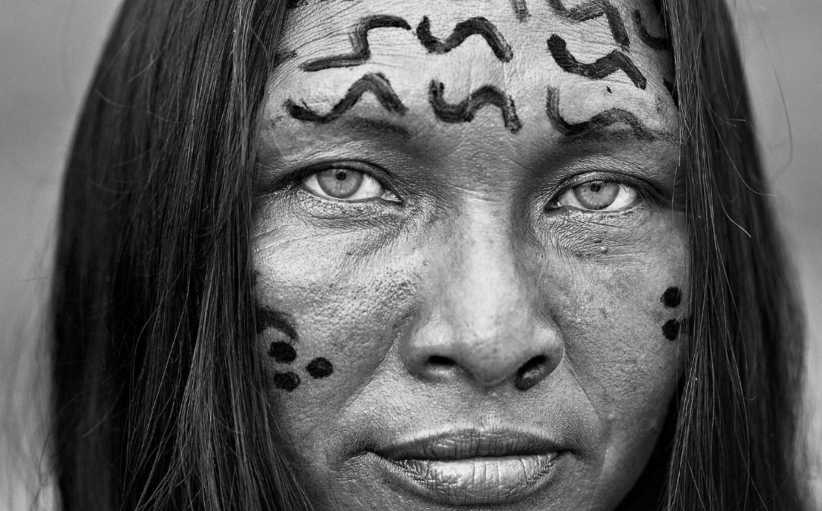 Penha Goez's 1997 Portraits Revealing the Life of a 22-Year-Old Amazonian Tribeswoman