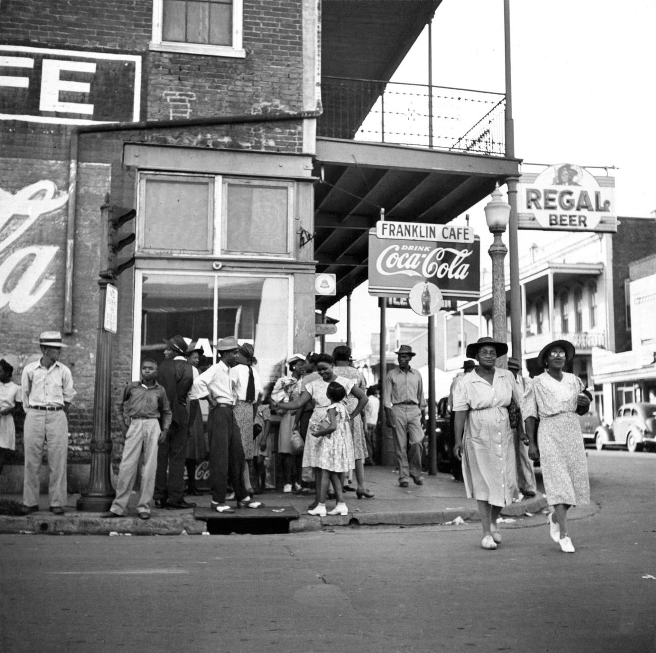 View of Franklin Street in Natchez, Mississippi, circa 1940.