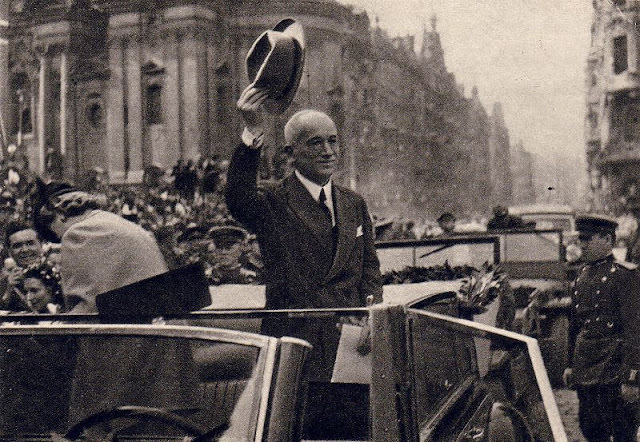 President Edvard Beneš in Staroměstské náměstí, Prague, 1945.