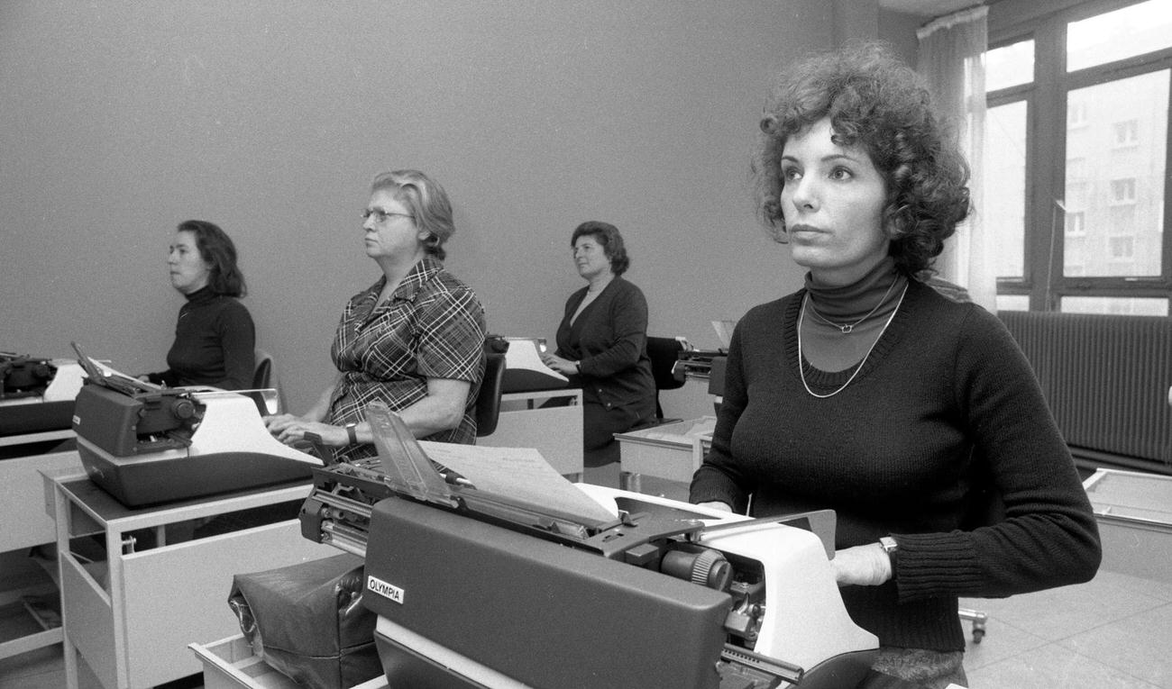 Continuous Typing Course, Paris, 1975