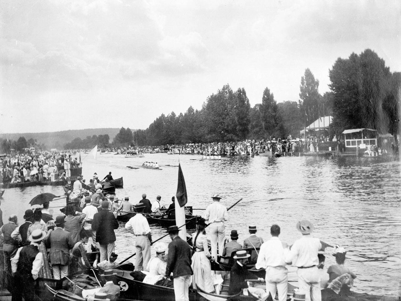 Spectators at the Henley Regatta, Henley-on-Thames, Oxfordshire.