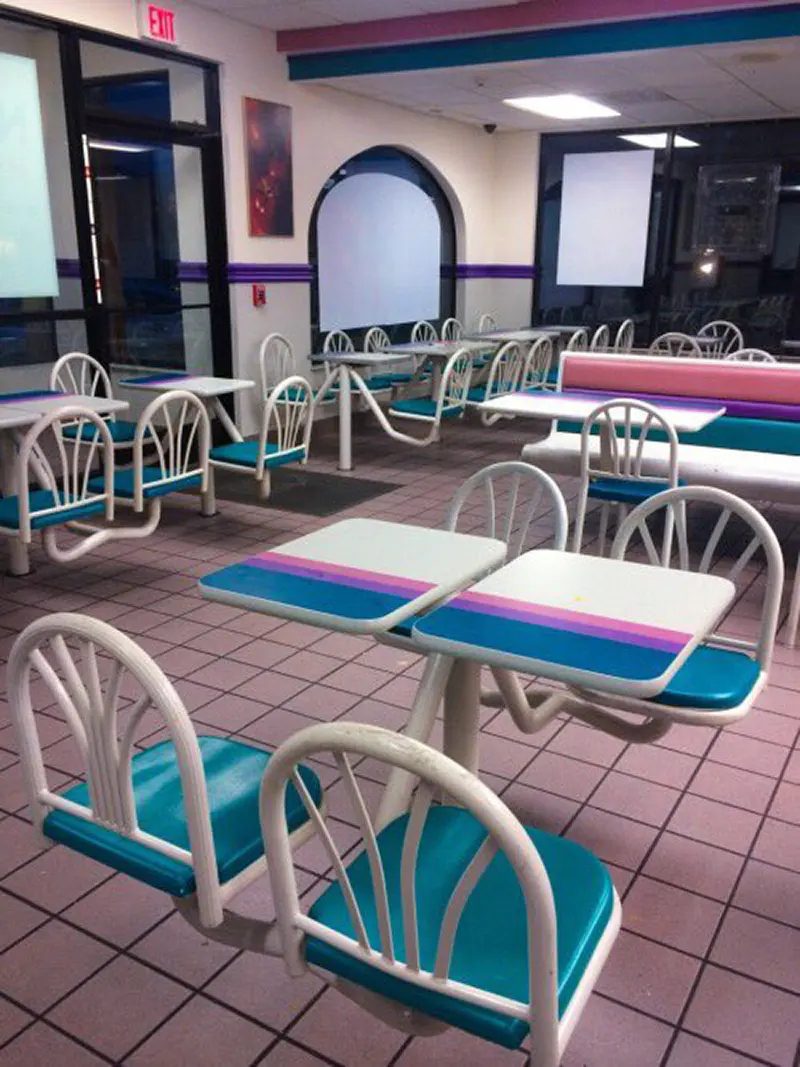 Dine-in Taco Bell, 1990s.