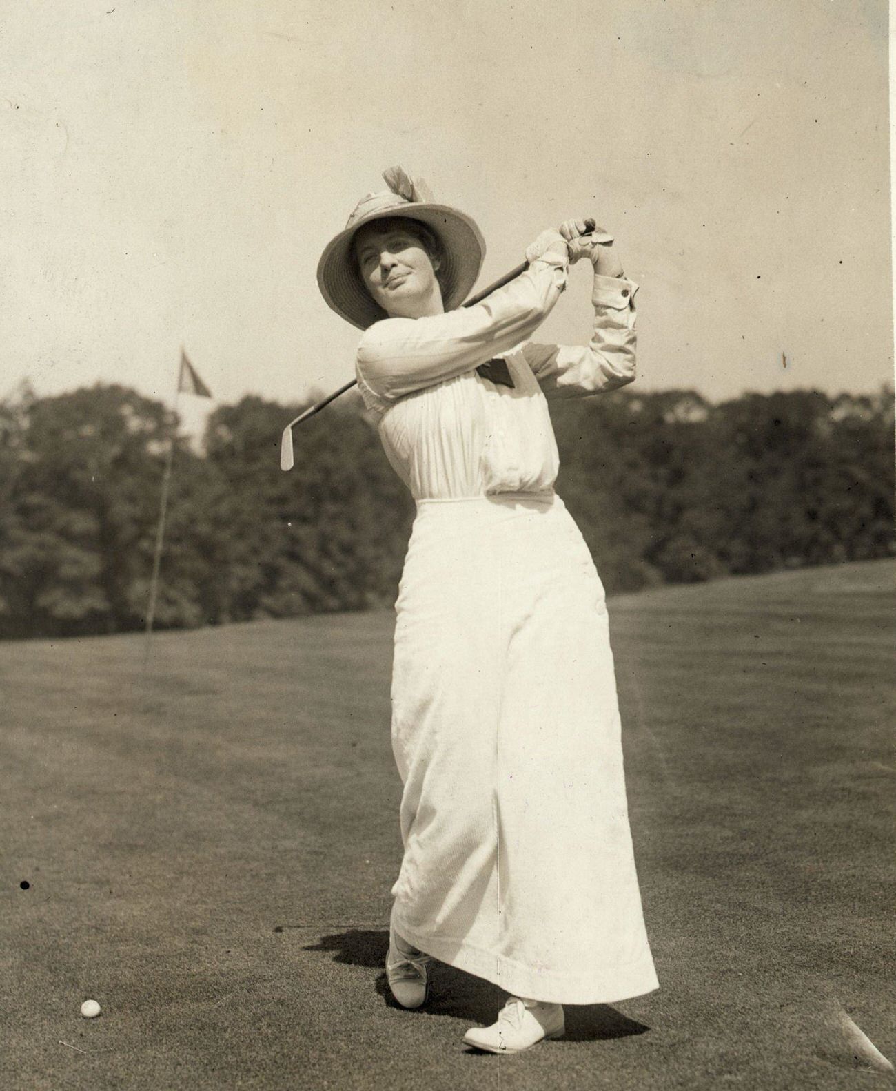 Portrait of Mrs. H. Arnold Jackson, Women's Golf Champion, circa 1900s.