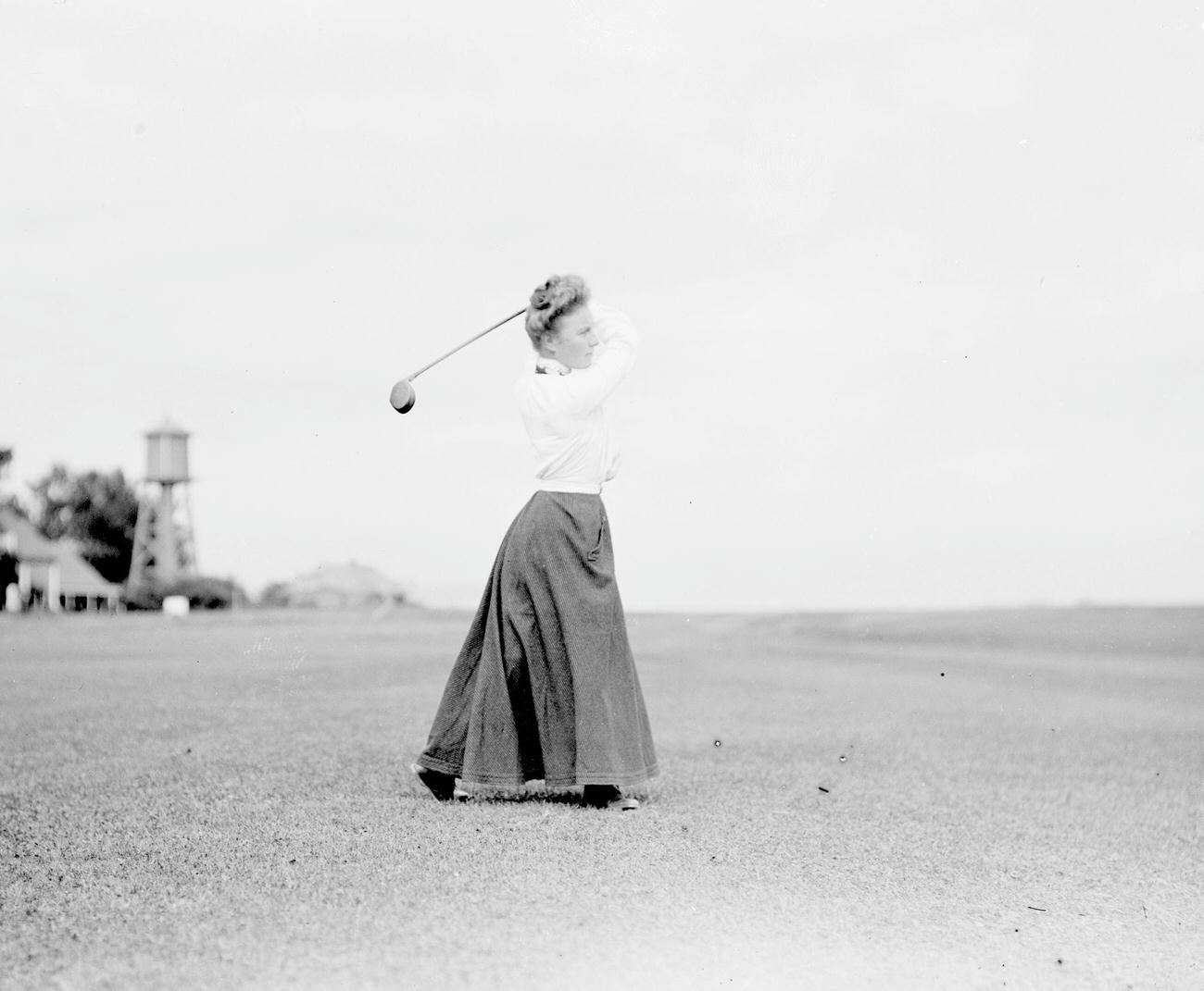 Florence Borden swinging golf club, Chicago Golf Club, 1903.