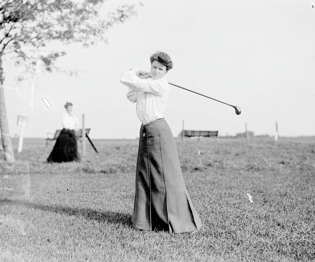 Mrs. T. A. Alexander golfing at Chicago Golf Club, Wheaton, 1909.