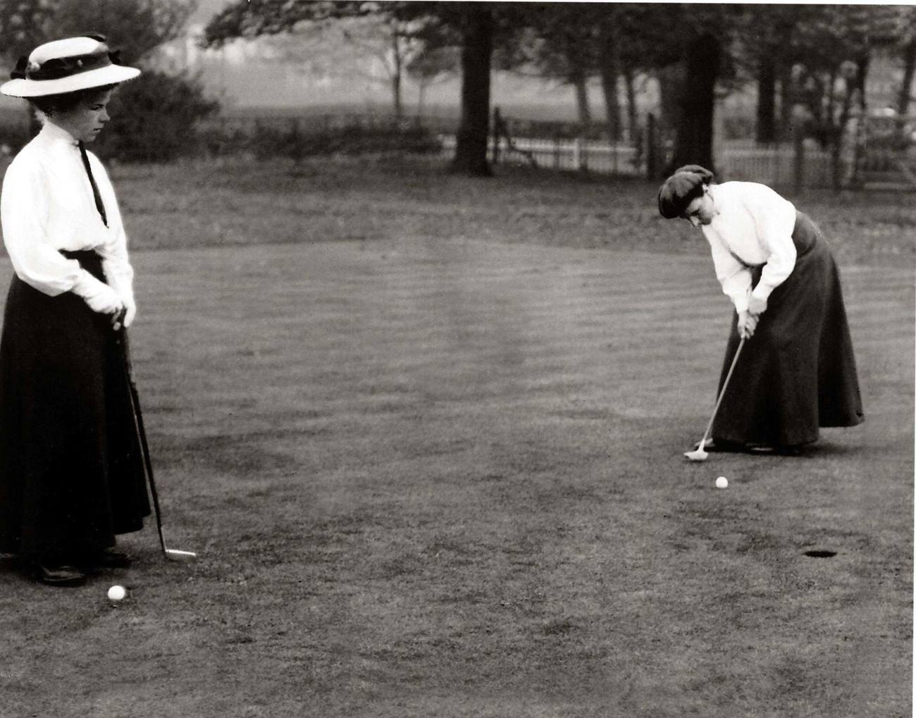 Miss N Bock and Miss M Shepton at Lady Golf Competition, Timperley, 1909.