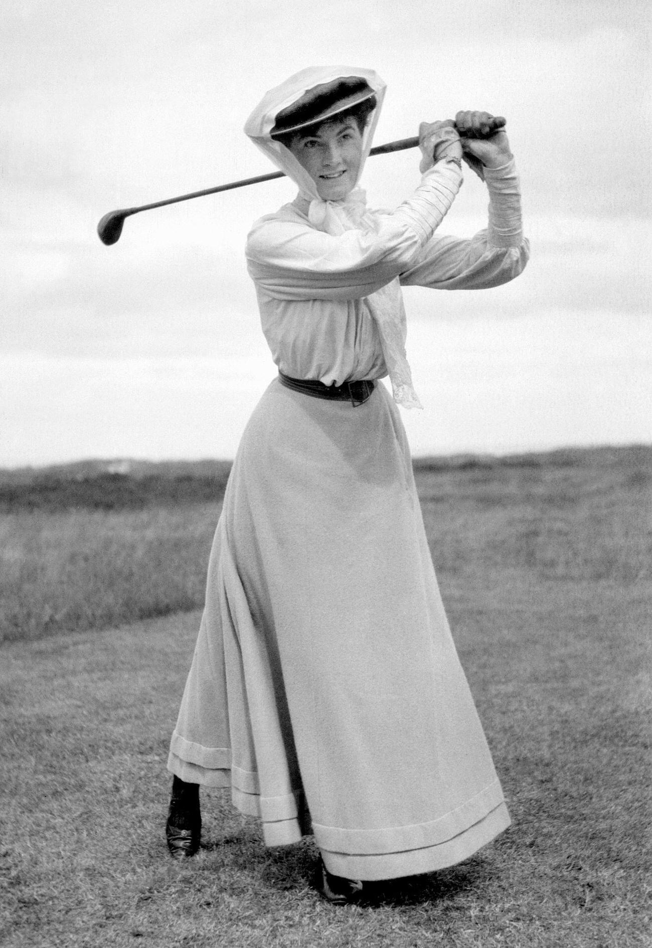 Early 20th-century woman golfer, circa 1910.
