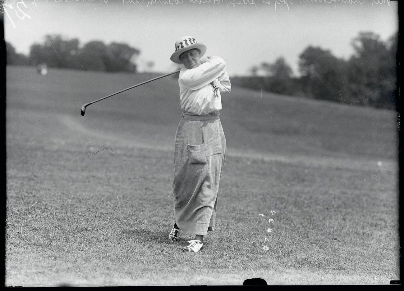Mrs. J.C. Barclay in Women's Metropolitan Golf Championship, Sleepy Hollow Country Club.