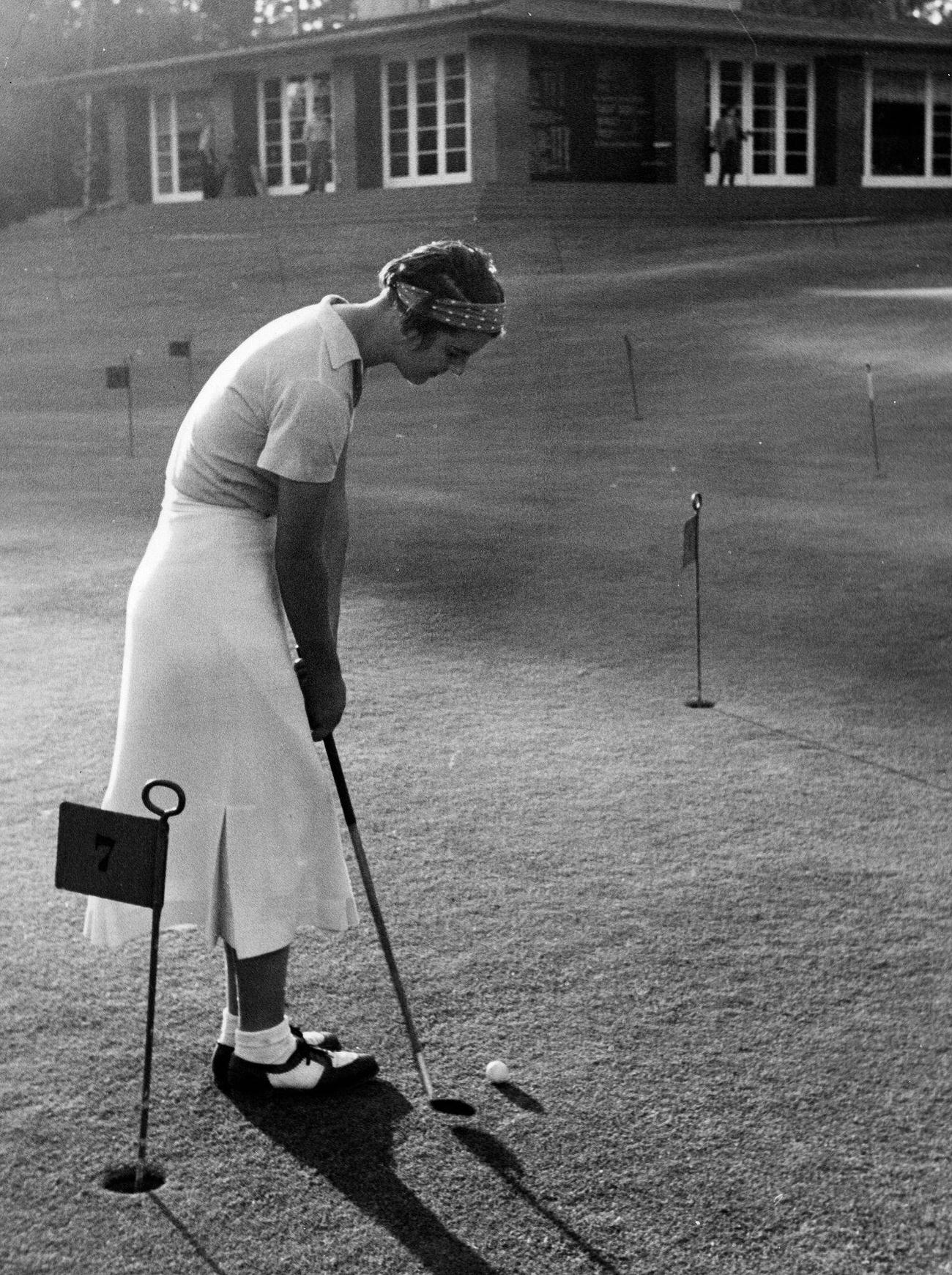 Ursula von der Marwitz playing golf, Golf-Club Berlin-Wannsee, circa 1935.