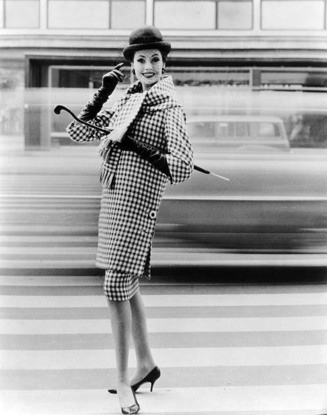 Gitta Schilling in houndstooth tunic and skirt by Uli Richter, 1959.