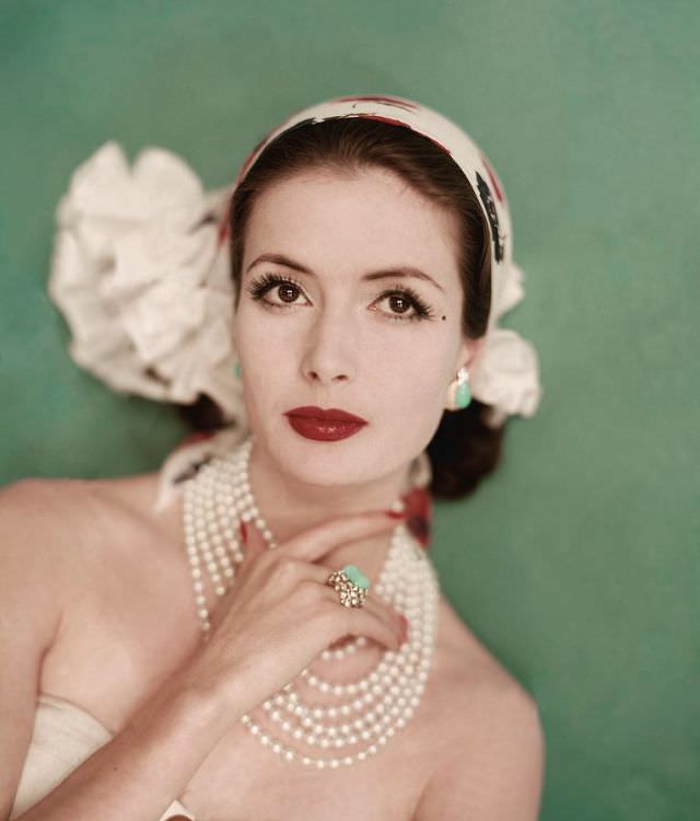 Gitta Schilling with pearls by Trifari, June 1959.