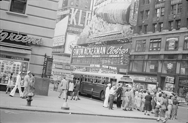 Times Square street scene, May or June 1952
